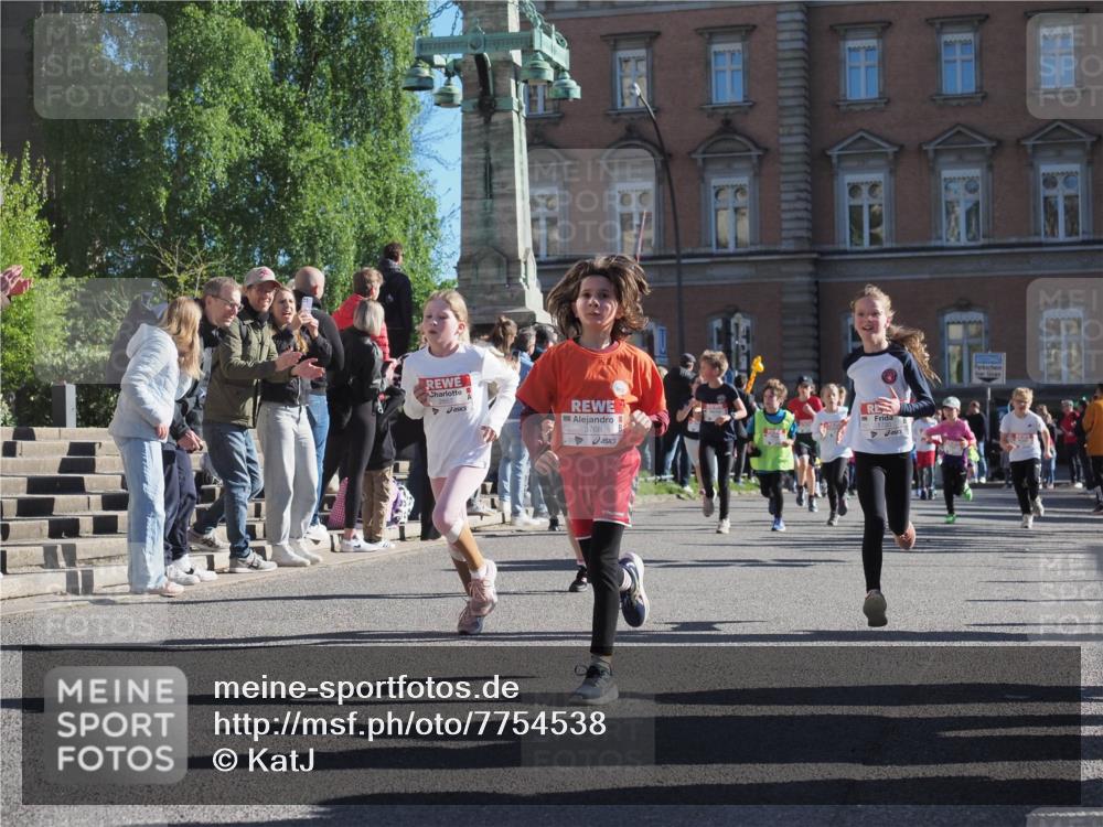 25.04.2025 - Das Zehntel KatJ http://msf.ph/oto/7754538 26.04.2025 08:52:00 Laufen 2857, 3768 meine-sportfotos.de