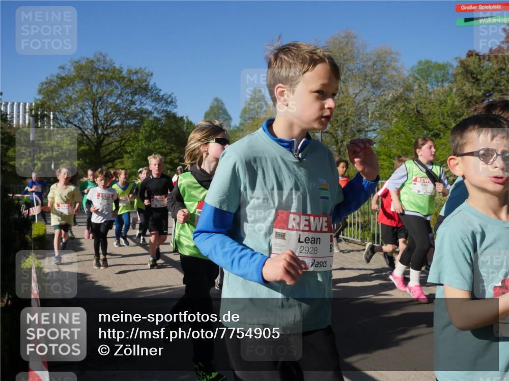 25.04.2025 - Das Zehntel Zöllner http://msf.ph/oto/7754905 26.04.2025 08:46:37 Laufen 2928, 2928 meine-sportfotos.de