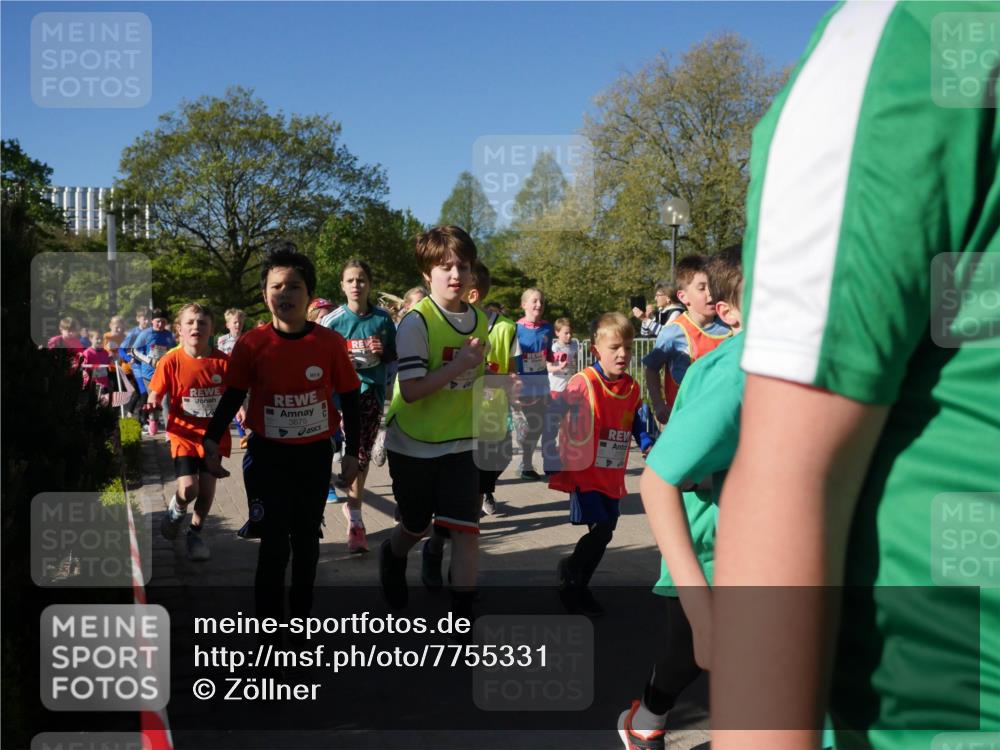 25.04.2025 - Das Zehntel Zöllner http://msf.ph/oto/7755331 26.04.2025 08:47:21 Laufen 3675 meine-sportfotos.de