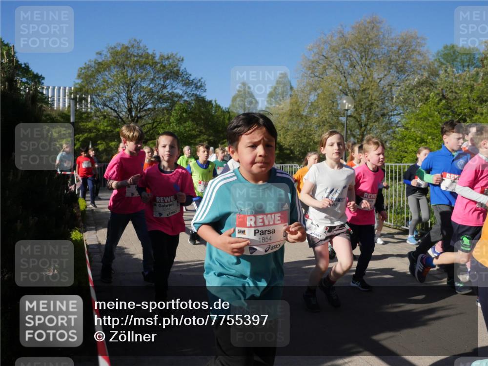 25.04.2025 - Das Zehntel Zöllner http://msf.ph/oto/7755397 26.04.2025 08:47:27 Laufen 3348, 1854, 2100 meine-sportfotos.de