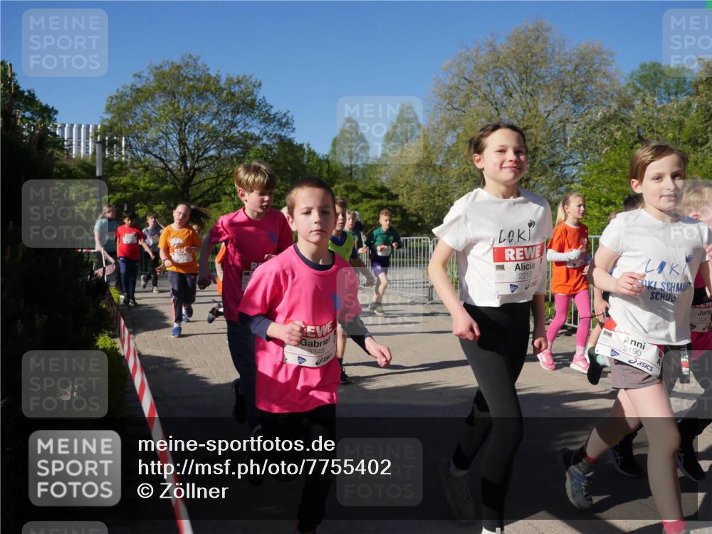 25.04.2025 - Das Zehntel Zöllner http://msf.ph/oto/7755402 26.04.2025 08:47:27 Laufen 3348, 2210, 2190, 3292 meine-sportfotos.de