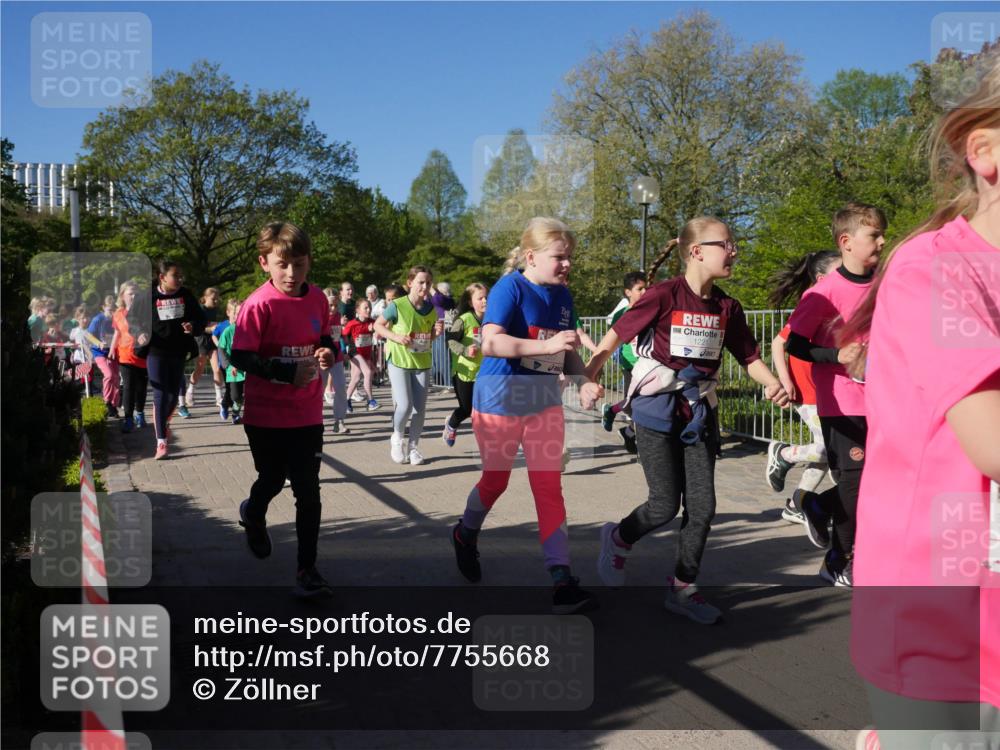 25.04.2025 - Das Zehntel Zöllner http://msf.ph/oto/7755668 26.04.2025 08:47:54 Laufen 1221 meine-sportfotos.de