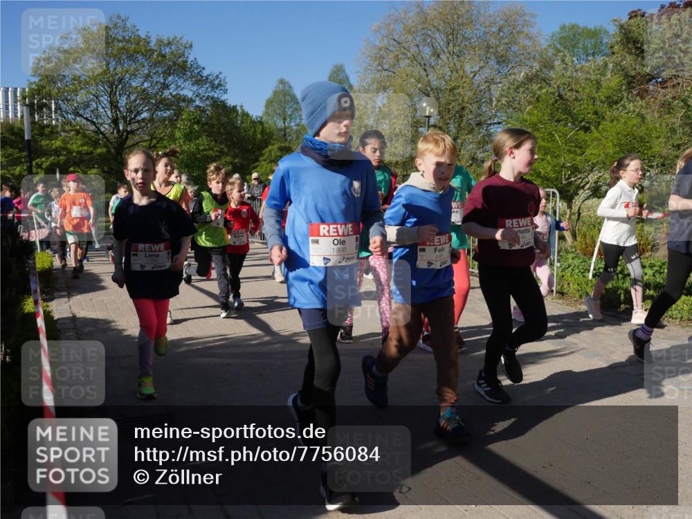 25.04.2025 - Das Zehntel Zöllner http://msf.ph/oto/7756084 26.04.2025 08:48:34 Laufen 1155, 1998, 1985, 146 meine-sportfotos.de