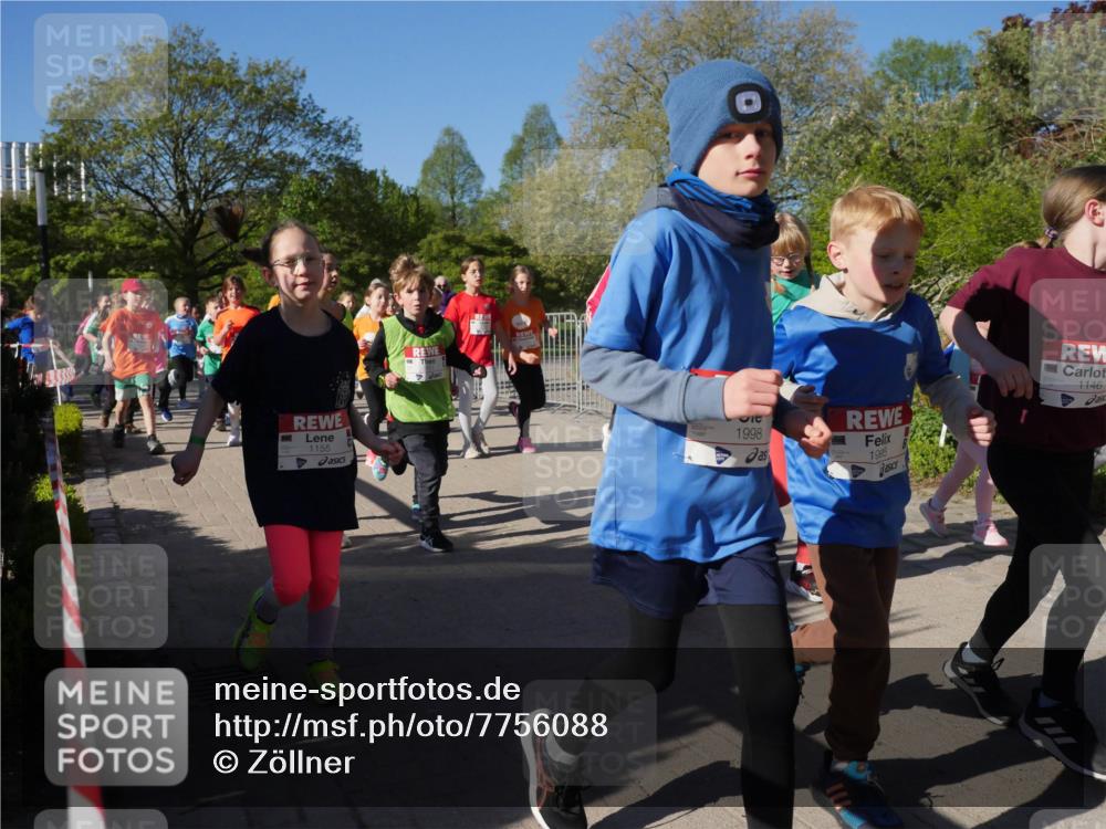 25.04.2025 - Das Zehntel Zöllner http://msf.ph/oto/7756088 26.04.2025 08:48:34 Laufen 1155, 1998, 1995, 1146 meine-sportfotos.de