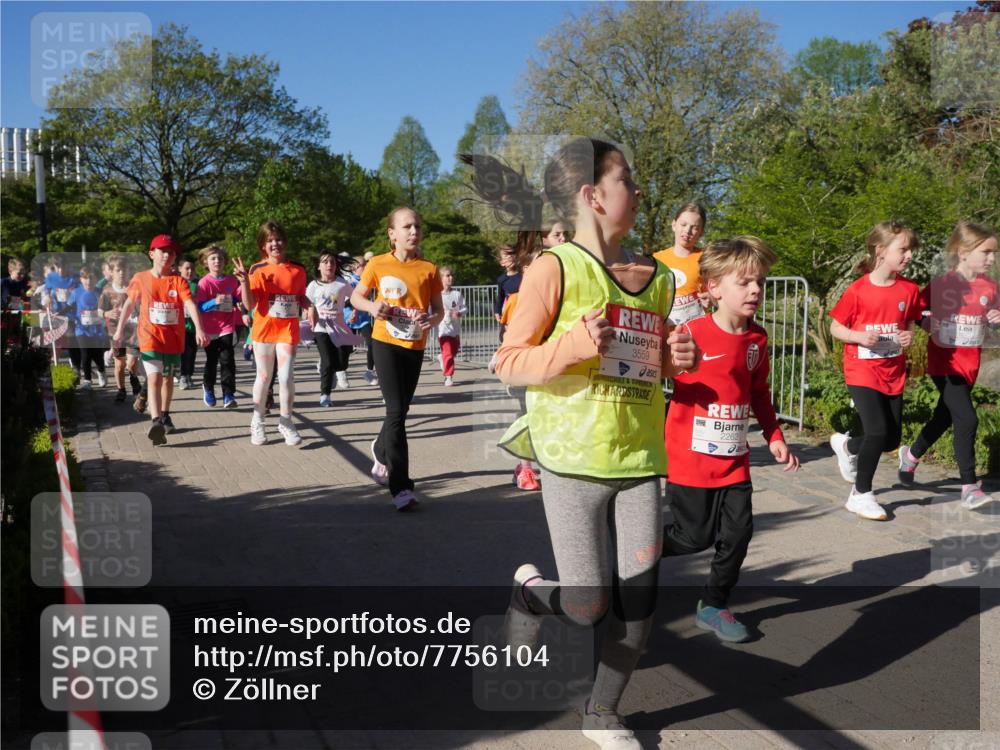 25.04.2025 - Das Zehntel Zöllner http://msf.ph/oto/7756104 26.04.2025 08:48:35 Laufen 3559, 2262 meine-sportfotos.de