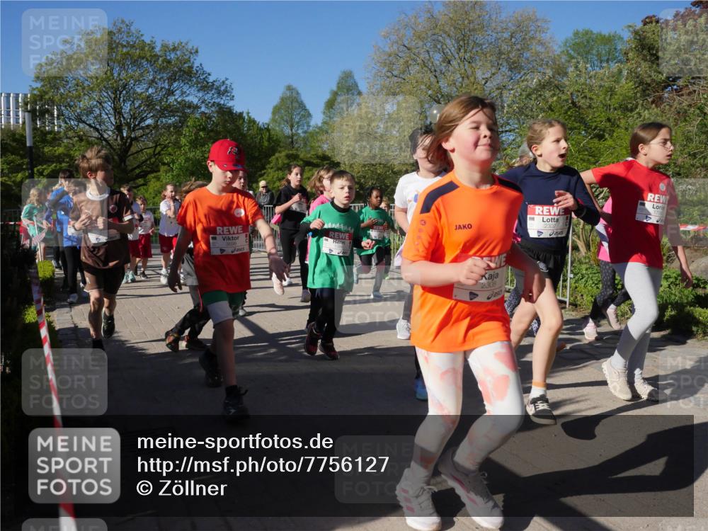 25.04.2025 - Das Zehntel Zöllner http://msf.ph/oto/7756127 26.04.2025 08:48:37 Laufen 3698, 2308, 2302, 1790 meine-sportfotos.de