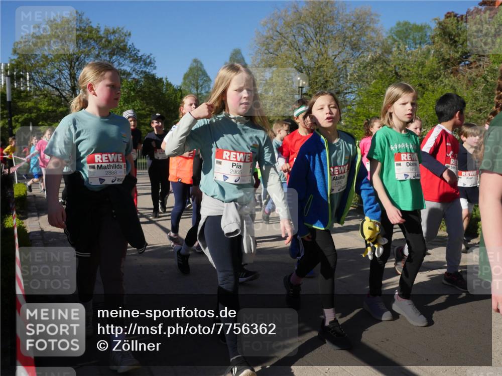 25.04.2025 - Das Zehntel Zöllner http://msf.ph/oto/7756362 26.04.2025 08:48:58 Laufen 2888, 2965, 2992, 1412, 111 meine-sportfotos.de