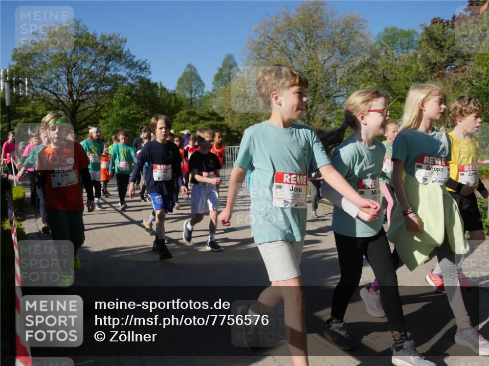 25.04.2025 - Das Zehntel Zöllner http://msf.ph/oto/7756576 26.04.2025 08:49:17 Laufen 3702, 2893, 2879 meine-sportfotos.de