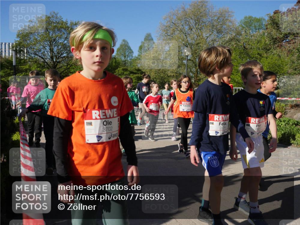 25.04.2025 - Das Zehntel Zöllner http://msf.ph/oto/7756593 26.04.2025 08:49:19 Laufen 3702, 2574, 2551 meine-sportfotos.de
