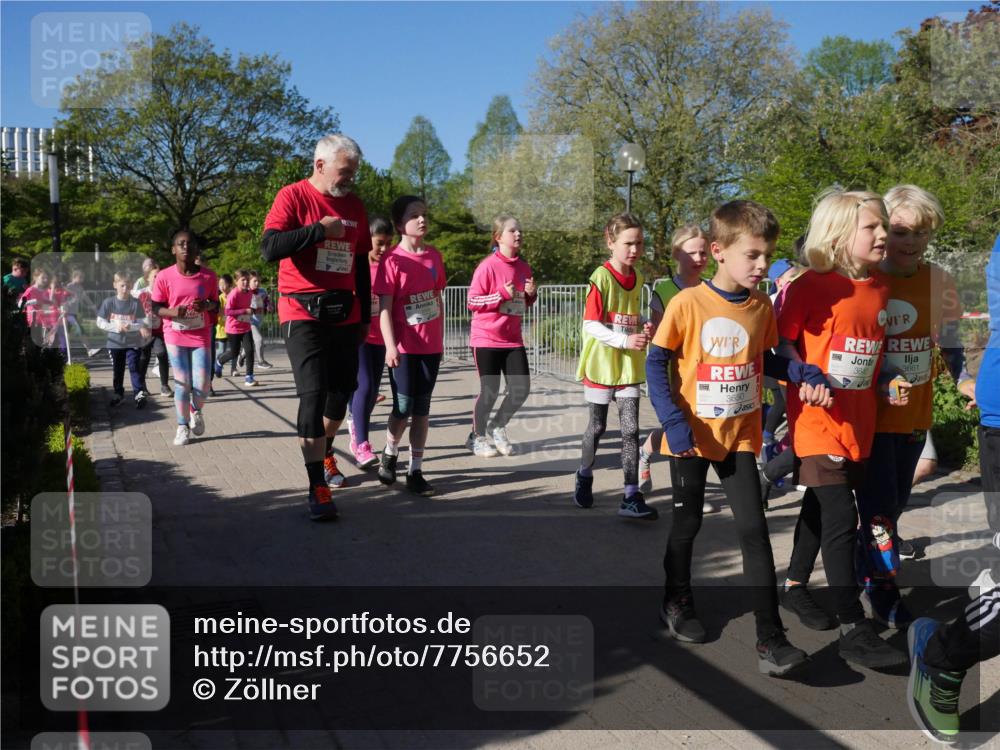 25.04.2025 - Das Zehntel Zöllner http://msf.ph/oto/7756652 26.04.2025 08:49:24 Laufen 3650, 3645, 3661 meine-sportfotos.de