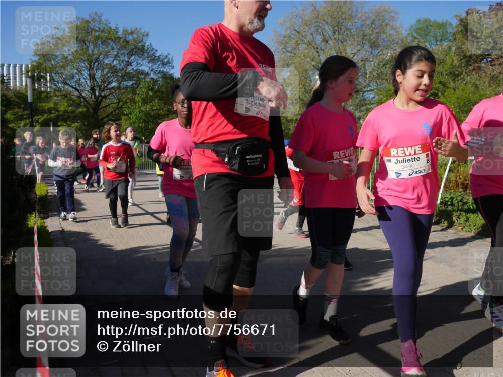 25.04.2025 - Das Zehntel Zöllner http://msf.ph/oto/7756671 26.04.2025 08:49:26 Laufen 3440 meine-sportfotos.de