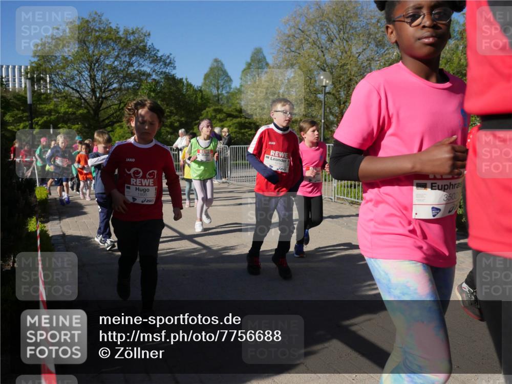 25.04.2025 - Das Zehntel Zöllner http://msf.ph/oto/7756688 26.04.2025 08:49:27 Laufen 1895, 1918, 3502 meine-sportfotos.de