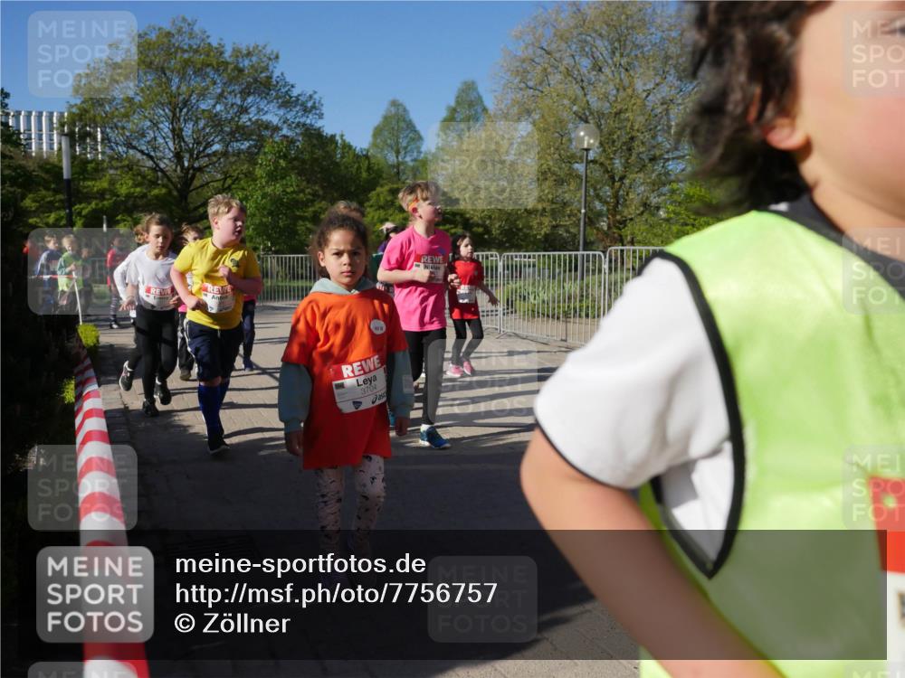 25.04.2025 - Das Zehntel Zöllner http://msf.ph/oto/7756757 26.04.2025 08:49:33 Laufen 3704 meine-sportfotos.de