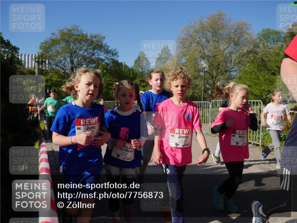 25.04.2025 - Das Zehntel Zöllner http://msf.ph/oto/7756873 26.04.2025 08:49:44 Laufen 99, 2297, 3258, 330 meine-sportfotos.de