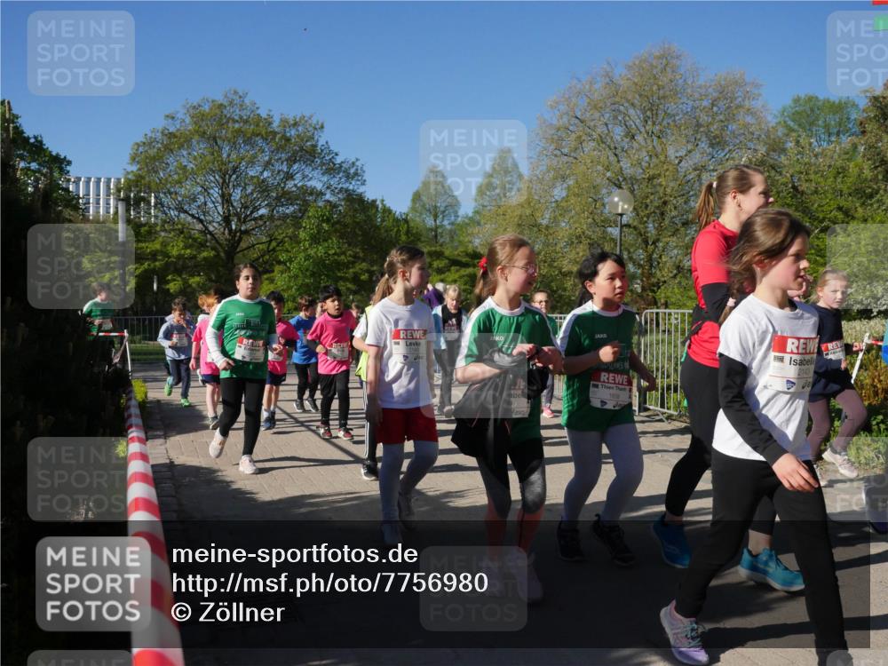 25.04.2025 - Das Zehntel Zöllner http://msf.ph/oto/7756980 26.04.2025 08:49:54 Laufen 2140, 1658, 2143 meine-sportfotos.de