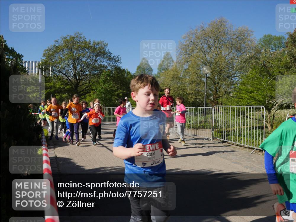 25.04.2025 - Das Zehntel Zöllner http://msf.ph/oto/7757251 26.04.2025 08:50:19 Laufen 1959 meine-sportfotos.de