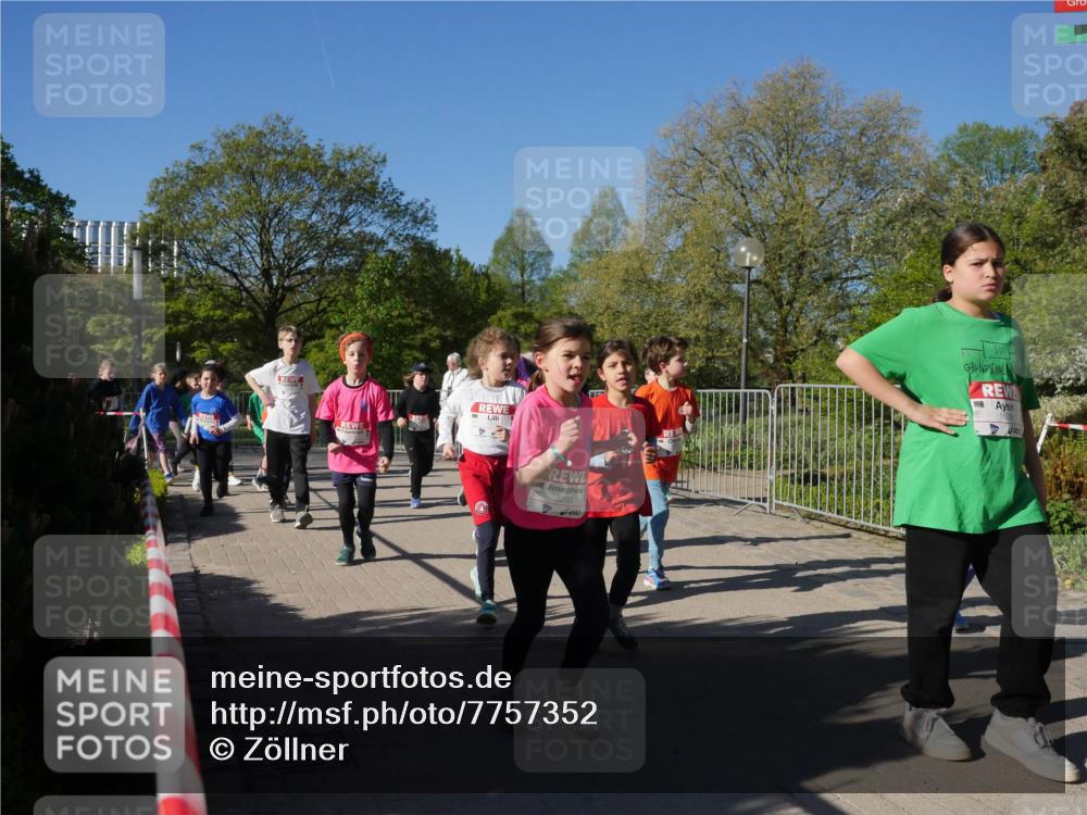 25.04.2025 - Das Zehntel Zöllner http://msf.ph/oto/7757352 26.04.2025 08:50:28 Laufen 3293, 1609 meine-sportfotos.de