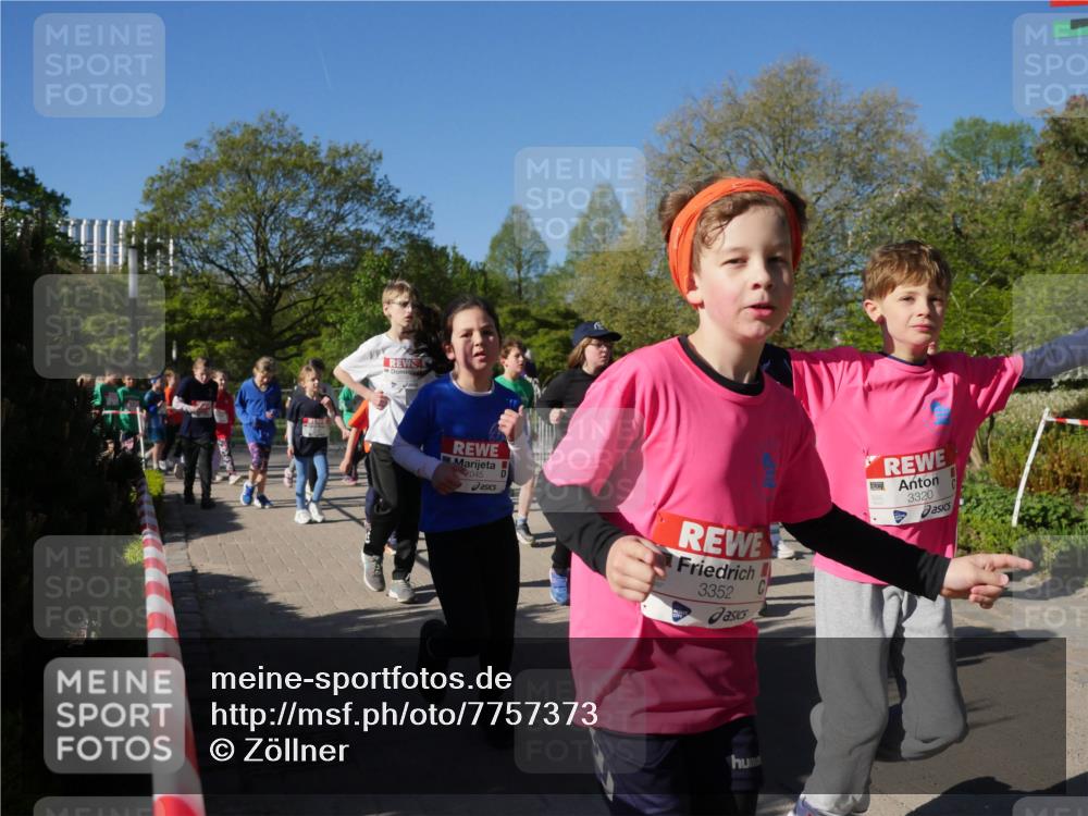 25.04.2025 - Das Zehntel Zöllner http://msf.ph/oto/7757373 26.04.2025 08:50:30 Laufen 2045, 3352, 3320 meine-sportfotos.de