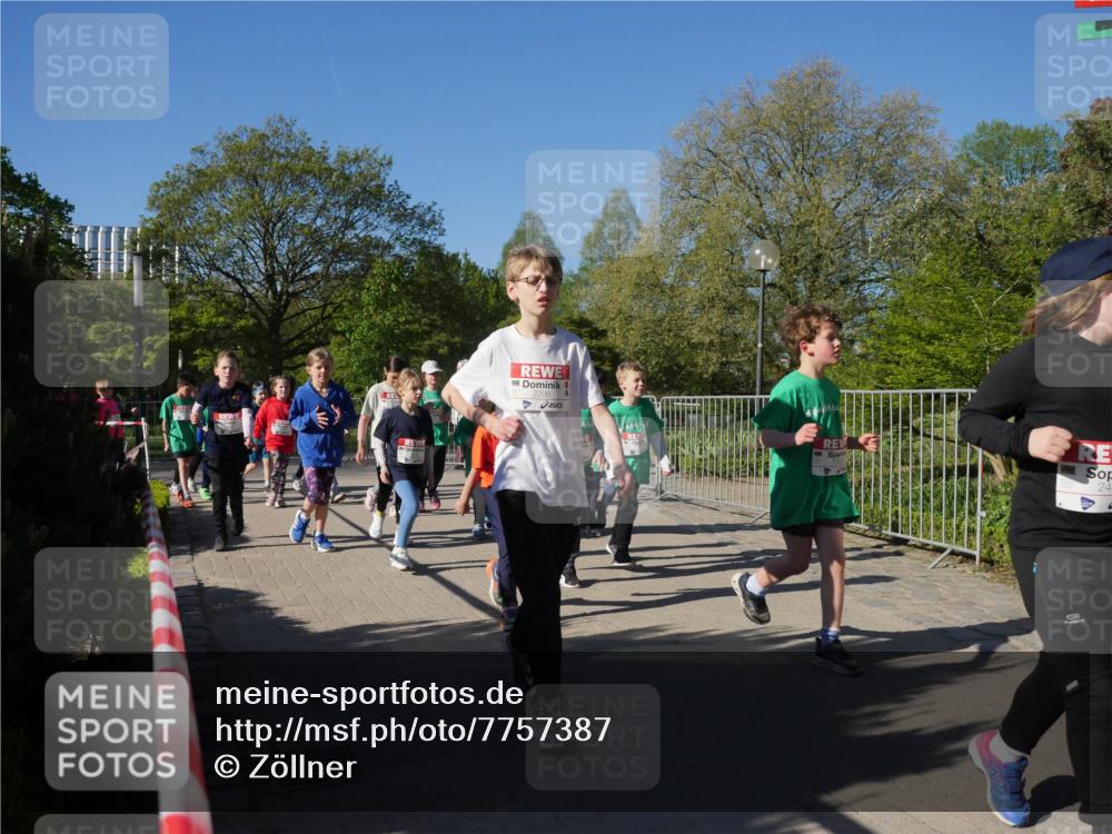 25.04.2025 - Das Zehntel Zöllner http://msf.ph/oto/7757387 26.04.2025 08:50:32 Laufen 24 meine-sportfotos.de