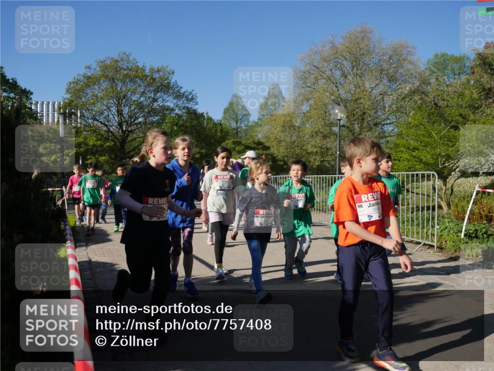 25.04.2025 - Das Zehntel Zöllner http://msf.ph/oto/7757408 26.04.2025 08:50:33 Laufen 3640 meine-sportfotos.de