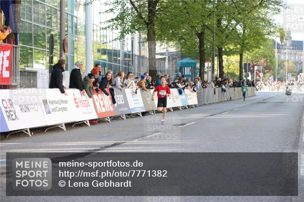 25.04.2025 - Das Zehntel Lena Gebhardt http://msf.ph/oto/7771382 26.04.2025 08:47:53 Ziel 1490, 3953 meine-sportfotos.de