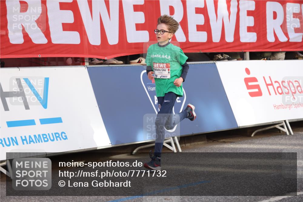 25.04.2025 - Das Zehntel Lena Gebhardt http://msf.ph/oto/7771732 26.04.2025 08:48:06 Ziel 1490, 2715, 3469 meine-sportfotos.de