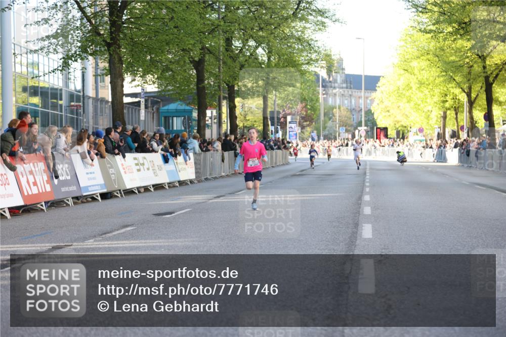 25.04.2025 - Das Zehntel Lena Gebhardt http://msf.ph/oto/7771746 26.04.2025 08:48:20 Ziel 2379, 2715, 3469, 3823 meine-sportfotos.de