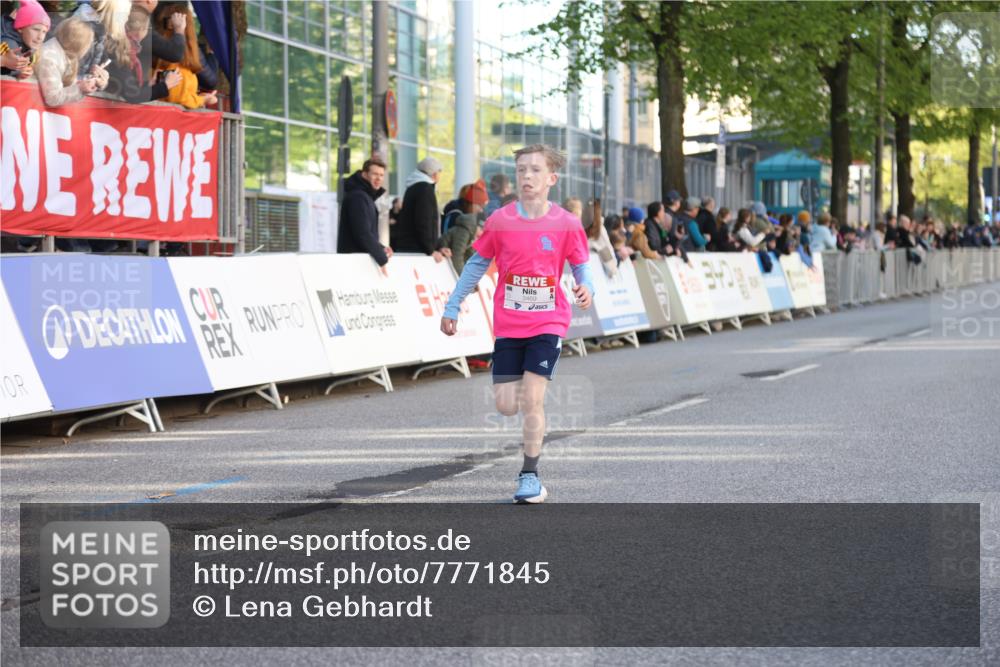 25.04.2025 - Das Zehntel Lena Gebhardt http://msf.ph/oto/7771845 26.04.2025 08:48:23 Ziel 1926, 2379, 2715, 2990, 3469, 3823 meine-sportfotos.de