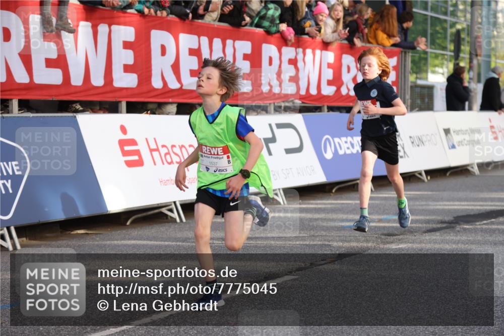 25.04.2025 - Das Zehntel Lena Gebhardt http://msf.ph/oto/7775045 26.04.2025 08:49:44 Ziel 1107, 1116, 1131, 1537, 1945, 2021, 2377, 2383, 2995, 3539, 3540 meine-sportfotos.de