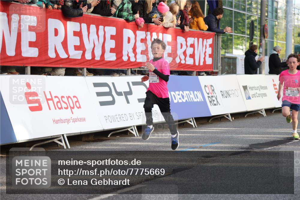 25.04.2025 - Das Zehntel Lena Gebhardt http://msf.ph/oto/7775669 26.04.2025 08:49:56 Ziel 1107, 1116, 1131, 1750, 2014, 2363, 2383, 2637, 2739, 2995, 3539, 3540 meine-sportfotos.de