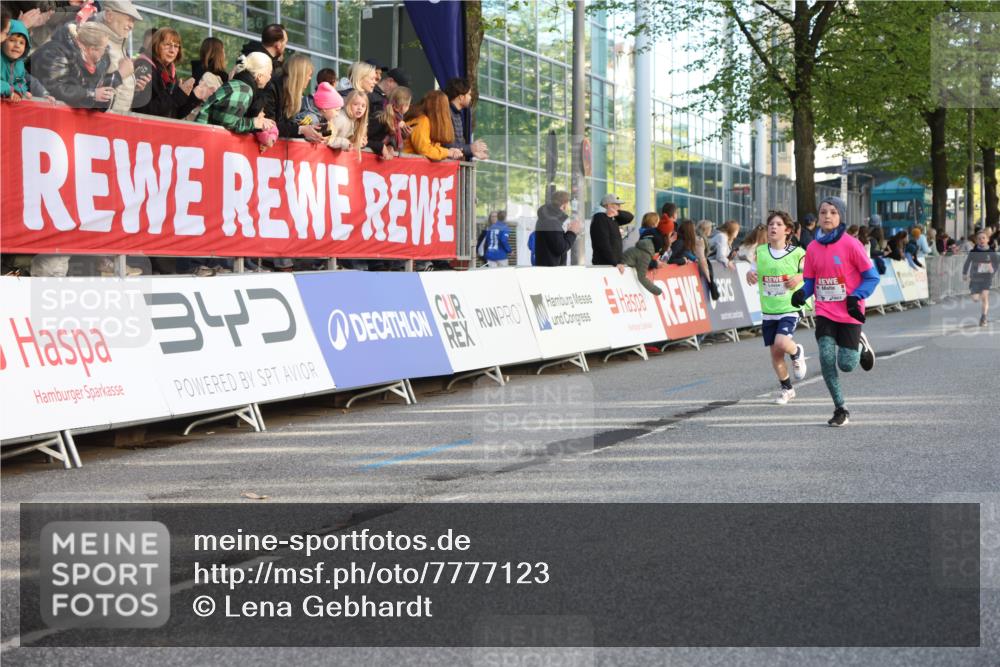 25.04.2025 - Das Zehntel Lena Gebhardt http://msf.ph/oto/7777123 26.04.2025 08:50:21 Ziel 1283, 1549, 1750, 2014, 2208, 2349, 2363, 2397, 2517, 2637, 2655, 2728, 2739, 2874, 3233, 3455, 3485, 3527, 3528, 3774 meine-sportfotos.de