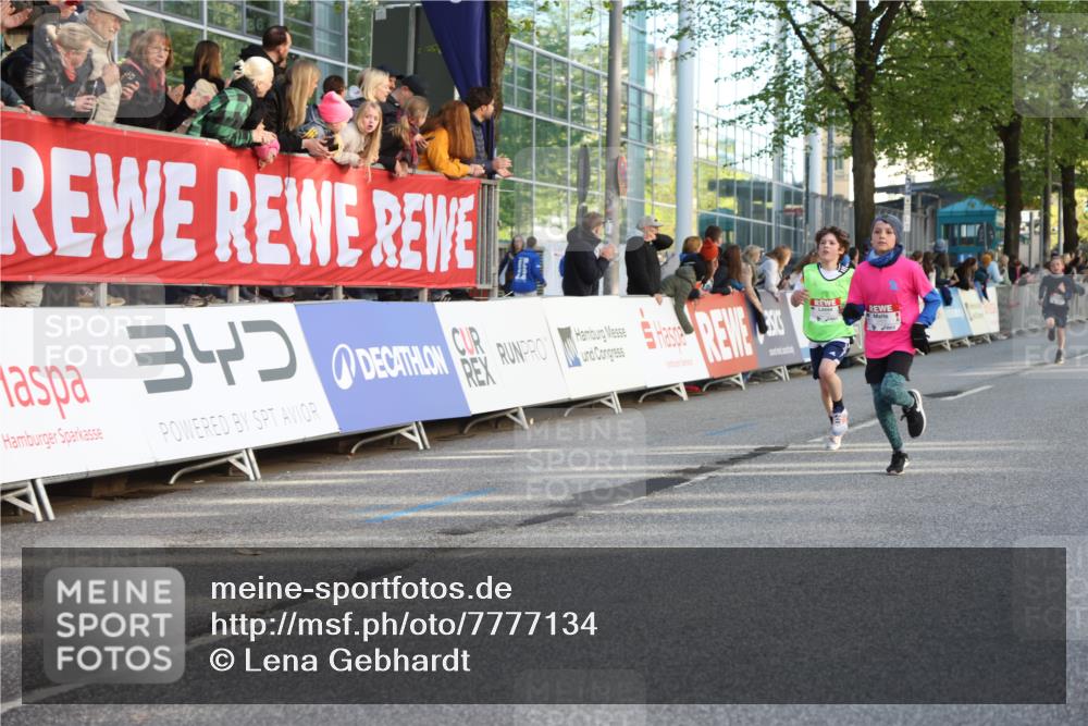 25.04.2025 - Das Zehntel Lena Gebhardt http://msf.ph/oto/7777134 26.04.2025 08:50:21 Ziel 1283, 1549, 1750, 2014, 2208, 2349, 2363, 2397, 2517, 2637, 2655, 2728, 2739, 2874, 3233, 3455, 3485, 3527, 3528, 3774 meine-sportfotos.de