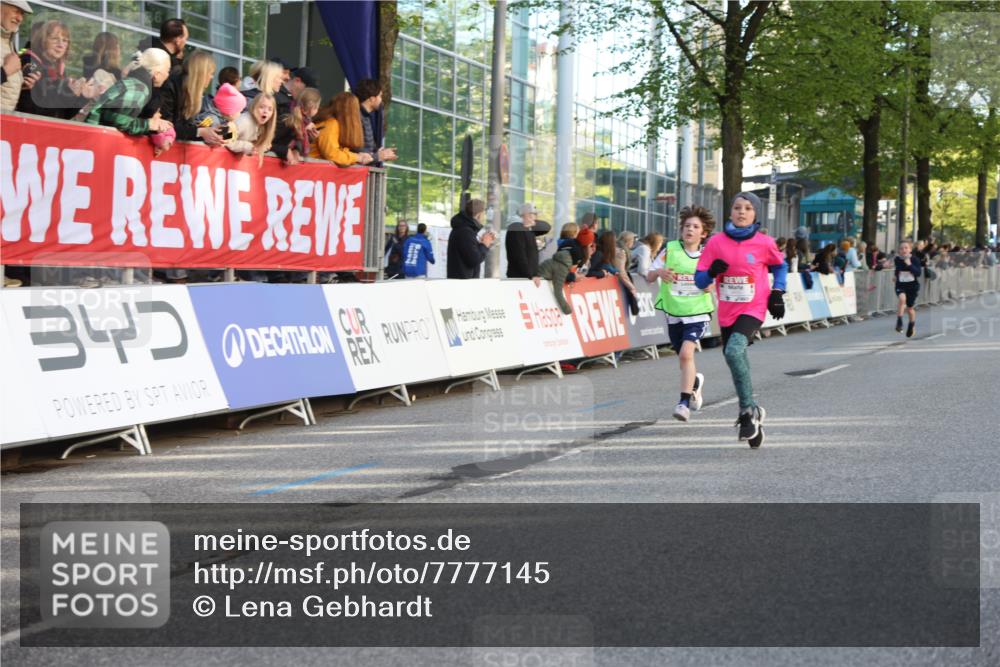 25.04.2025 - Das Zehntel Lena Gebhardt http://msf.ph/oto/7777145 26.04.2025 08:50:21 Ziel 1283, 1549, 1750, 2014, 2208, 2349, 2363, 2397, 2517, 2637, 2655, 2728, 2739, 2874, 3233, 3455, 3485, 3527, 3528, 3774 meine-sportfotos.de