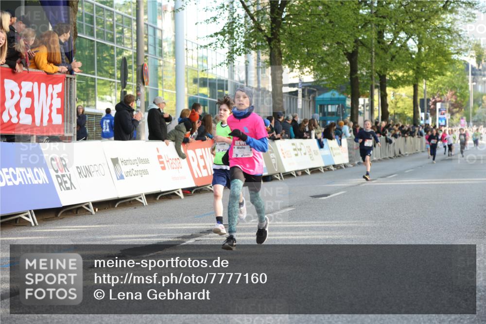 25.04.2025 - Das Zehntel Lena Gebhardt http://msf.ph/oto/7777160 26.04.2025 08:50:21 Ziel 1283, 1549, 1750, 2014, 2208, 2349, 2363, 2397, 2517, 2637, 2655, 2728, 2739, 2874, 3233, 3455, 3485, 3527, 3528, 3774 meine-sportfotos.de