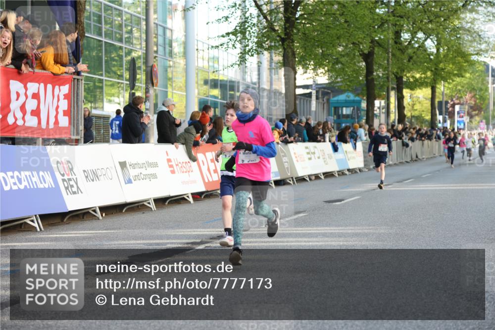 25.04.2025 - Das Zehntel Lena Gebhardt http://msf.ph/oto/7777173 26.04.2025 08:50:21 Ziel 1283, 1549, 1750, 2014, 2208, 2349, 2363, 2397, 2517, 2637, 2655, 2728, 2739, 2874, 3233, 3455, 3485, 3527, 3528, 3774 meine-sportfotos.de