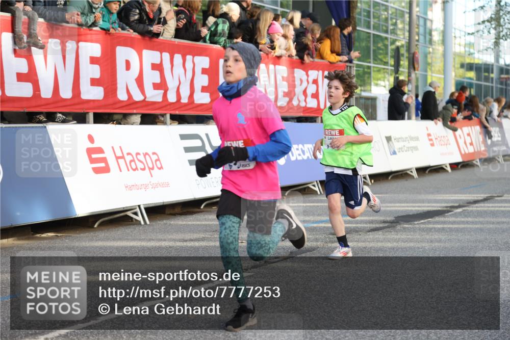 25.04.2025 - Das Zehntel Lena Gebhardt http://msf.ph/oto/7777253 26.04.2025 08:50:23 Ziel 1283, 1458, 1549, 1750, 2014, 2208, 2349, 2363, 2397, 2517, 2637, 2655, 2728, 2739, 2849, 2874, 3233, 3455, 3485, 3527, 3528, 3774 meine-sportfotos.de