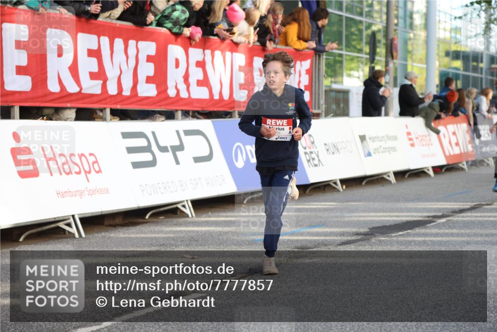 25.04.2025 - Das Zehntel Lena Gebhardt http://msf.ph/oto/7777857 26.04.2025 08:50:31 Ziel 1283, 1458, 1549, 1884, 2098, 2103, 2208, 2349, 2363, 2397, 2492, 2517, 2655, 2728, 2849, 2855, 2874, 3233, 3445, 3455, 3485, 3520, 3527, 3528, 3774, 3812, 3849, 3872 meine-sportfotos.de