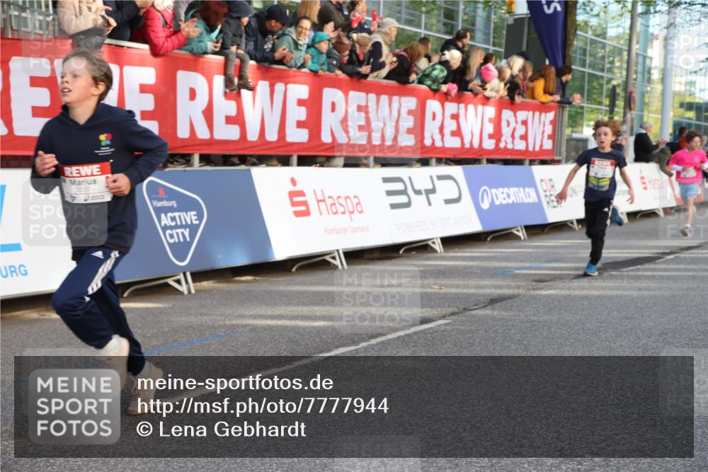 25.04.2025 - Das Zehntel Lena Gebhardt http://msf.ph/oto/7777944 26.04.2025 08:50:32 Ziel 1283, 1458, 1549, 1884, 2098, 2103, 2208, 2349, 2397, 2492, 2517, 2655, 2728, 2800, 2849, 2855, 2874, 3210, 3233, 3445, 3455, 3485, 3520, 3527, 3528, 3774, 3812, 3849, 3872 meine-sportfotos.de