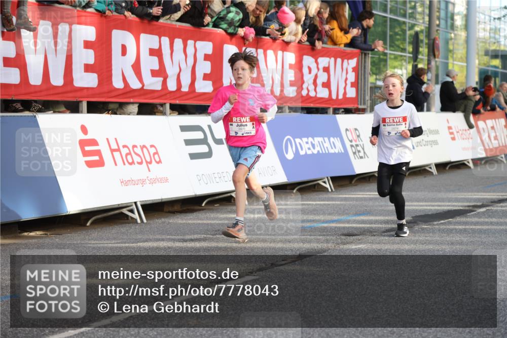 25.04.2025 - Das Zehntel Lena Gebhardt http://msf.ph/oto/7778043 26.04.2025 08:50:34 Ziel 1283, 1458, 1884, 2098, 2103, 2208, 2349, 2397, 2492, 2517, 2655, 2728, 2800, 2849, 2855, 2874, 2920, 3210, 3233, 3445, 3455, 3485, 3520, 3527, 3528, 3774, 3812, 3849, 3872 meine-sportfotos.de