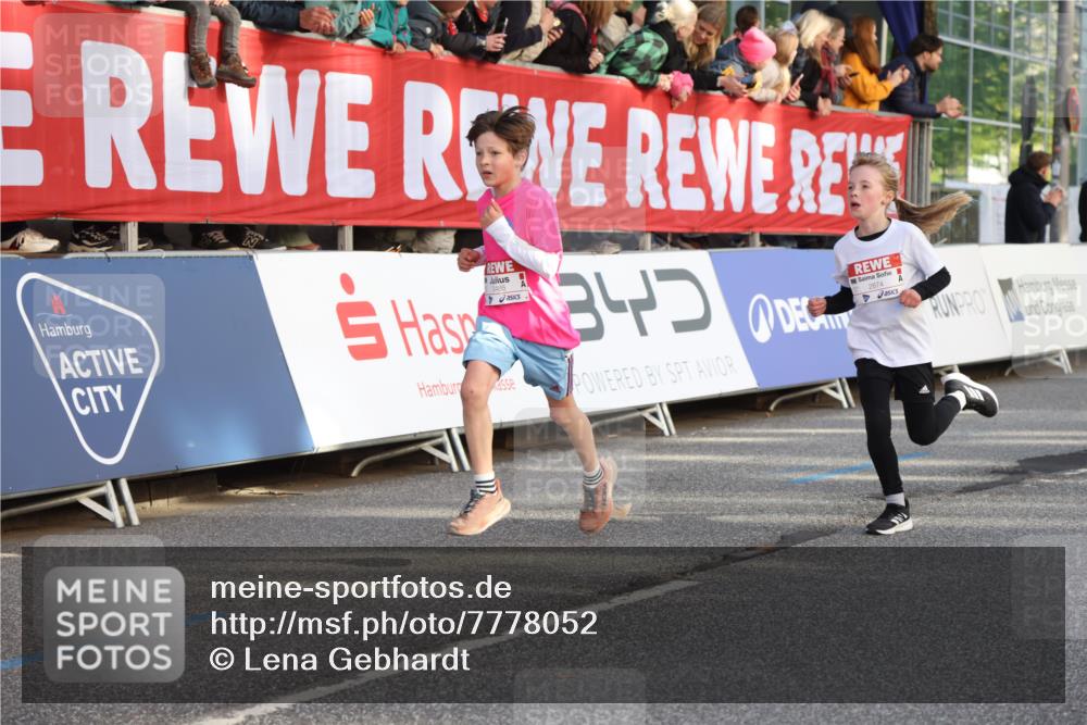 25.04.2025 - Das Zehntel Lena Gebhardt http://msf.ph/oto/7778052 26.04.2025 08:50:34 Ziel 1283, 1458, 1884, 2098, 2103, 2208, 2349, 2397, 2492, 2517, 2655, 2728, 2800, 2849, 2855, 2874, 2920, 3210, 3233, 3445, 3455, 3485, 3520, 3527, 3528, 3774, 3812, 3849, 3872 meine-sportfotos.de