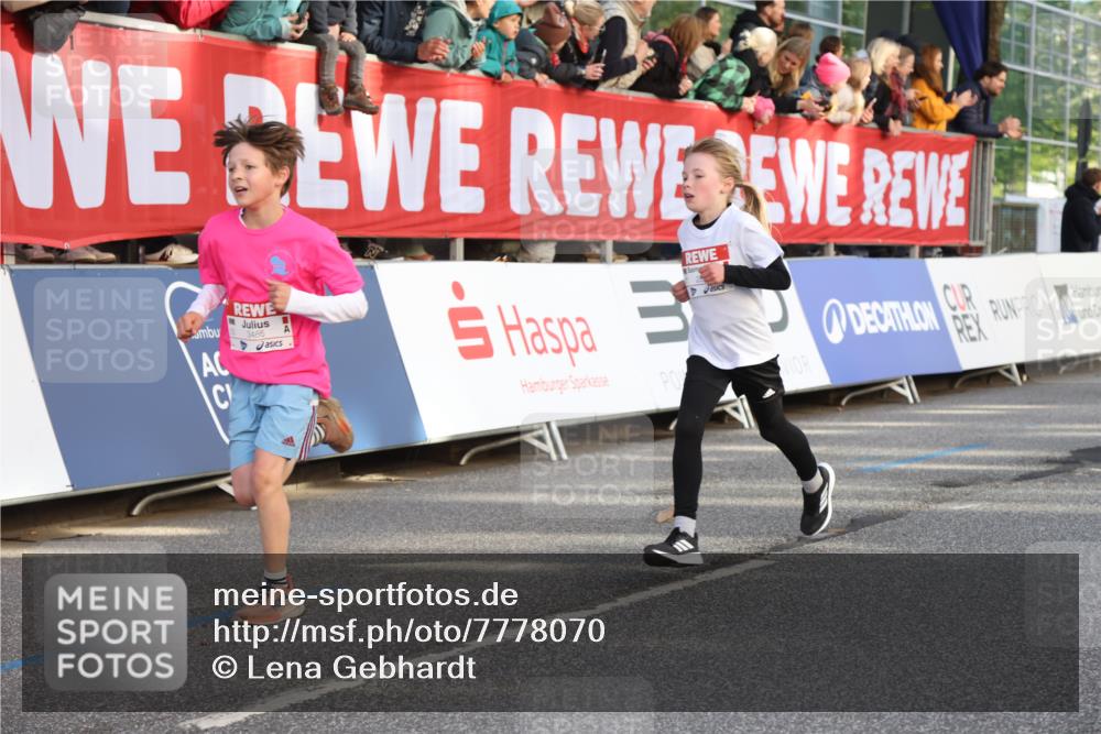 25.04.2025 - Das Zehntel Lena Gebhardt http://msf.ph/oto/7778070 26.04.2025 08:50:34 Ziel 1283, 1458, 1884, 2098, 2103, 2208, 2349, 2397, 2492, 2517, 2655, 2728, 2800, 2849, 2855, 2874, 2920, 3210, 3233, 3445, 3455, 3485, 3520, 3527, 3528, 3774, 3812, 3849, 3872 meine-sportfotos.de