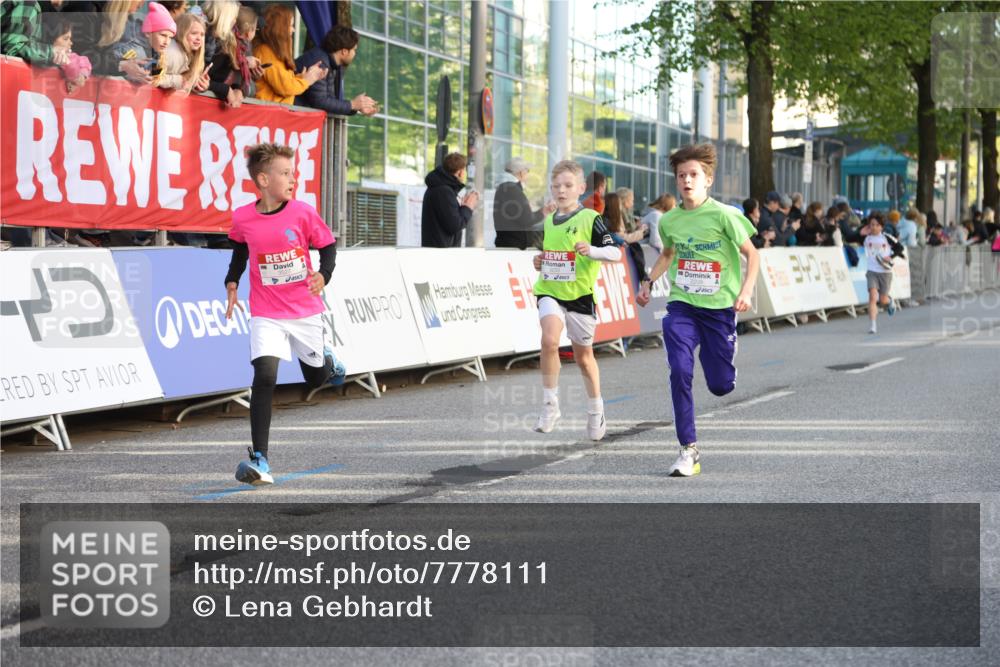 25.04.2025 - Das Zehntel Lena Gebhardt http://msf.ph/oto/7778111 26.04.2025 08:50:36 Ziel 1283, 1458, 1476, 1884, 2098, 2103, 2166, 2208, 2349, 2397, 2492, 2517, 2655, 2728, 2800, 2849, 2855, 2874, 2903, 2920, 3210, 3214, 3233, 3445, 3455, 3485, 3520, 3527, 3528, 3774, 3812, 3849, 3872 meine-sportfotos.de
