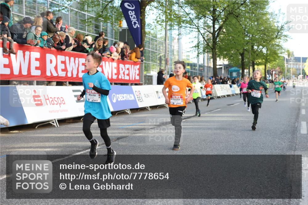 25.04.2025 - Das Zehntel Lena Gebhardt http://msf.ph/oto/7778654 26.04.2025 08:50:47 Ziel 1283, 1458, 1473, 1476, 1884, 2098, 2103, 2156, 2166, 2321, 2349, 2397, 2492, 2517, 2643, 2711, 2731, 2800, 2840, 2849, 2852, 2855, 2903, 2920, 2935, 3210, 3214, 3233, 3445, 3520, 3527, 3528, 3774, 3812, 3849, 3872 meine-sportfotos.de