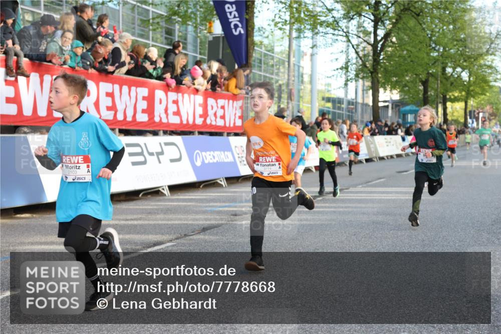 25.04.2025 - Das Zehntel Lena Gebhardt http://msf.ph/oto/7778668 26.04.2025 08:50:47 Ziel 1283, 1458, 1473, 1476, 1884, 2098, 2103, 2156, 2166, 2321, 2349, 2397, 2492, 2517, 2643, 2711, 2731, 2800, 2840, 2849, 2852, 2855, 2903, 2920, 2935, 3210, 3214, 3233, 3445, 3520, 3527, 3528, 3774, 3812, 3849, 3872 meine-sportfotos.de