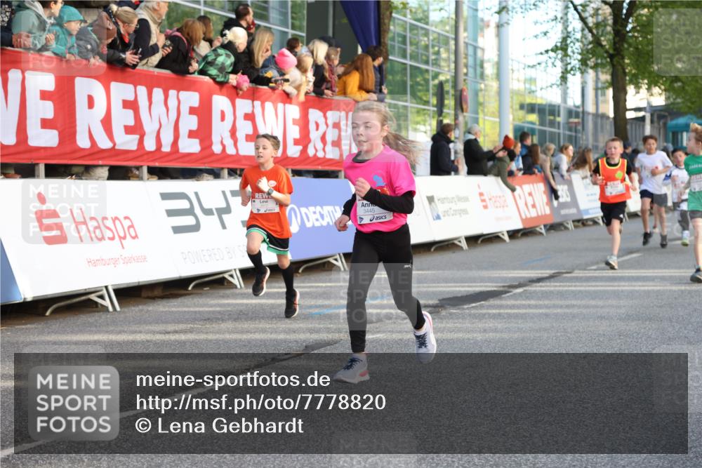 25.04.2025 - Das Zehntel Lena Gebhardt http://msf.ph/oto/7778820 26.04.2025 08:50:50 Ziel 1283, 1458, 1473, 1476, 1884, 2098, 2103, 2156, 2166, 2321, 2325, 2397, 2492, 2517, 2643, 2711, 2731, 2800, 2840, 2849, 2852, 2855, 2903, 2920, 2935, 3210, 3214, 3445, 3520, 3528, 3774, 3782, 3812, 3849, 3872 meine-sportfotos.de