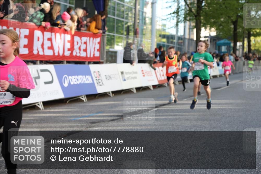 25.04.2025 - Das Zehntel Lena Gebhardt http://msf.ph/oto/7778880 26.04.2025 08:50:50 Ziel 1283, 1458, 1473, 1476, 1884, 2098, 2103, 2156, 2166, 2321, 2325, 2397, 2492, 2517, 2643, 2711, 2731, 2800, 2840, 2849, 2852, 2855, 2903, 2920, 2935, 3210, 3214, 3445, 3520, 3528, 3774, 3782, 3812, 3849, 3872 meine-sportfotos.de