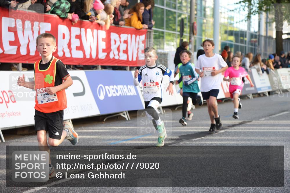 25.04.2025 - Das Zehntel Lena Gebhardt http://msf.ph/oto/7779020 26.04.2025 08:50:52 Ziel 1114, 1458, 1473, 1476, 1884, 2098, 2103, 2156, 2166, 2321, 2325, 2397, 2492, 2517, 2643, 2711, 2731, 2800, 2840, 2849, 2852, 2855, 2903, 2920, 2935, 3210, 3214, 3445, 3520, 3528, 3774, 3782, 3812, 3849, 3872 meine-sportfotos.de