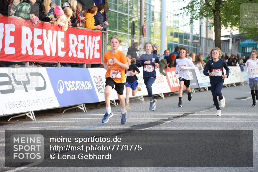 25.04.2025 - Das Zehntel Lena Gebhardt http://msf.ph/oto/7779775 26.04.2025 08:51:12 Ziel 1080, 1087, 1114, 1473, 1484, 1748, 1781, 1787, 1922, 2156, 2321, 2325, 2356, 2392, 2474, 2643, 2667, 2672, 2709, 2711, 2718, 2731, 2734, 2778, 2795, 2827, 2832, 2840, 2852, 2935, 3040, 3231, 3710, 3782, 3808, 3865 meine-sportfotos.de