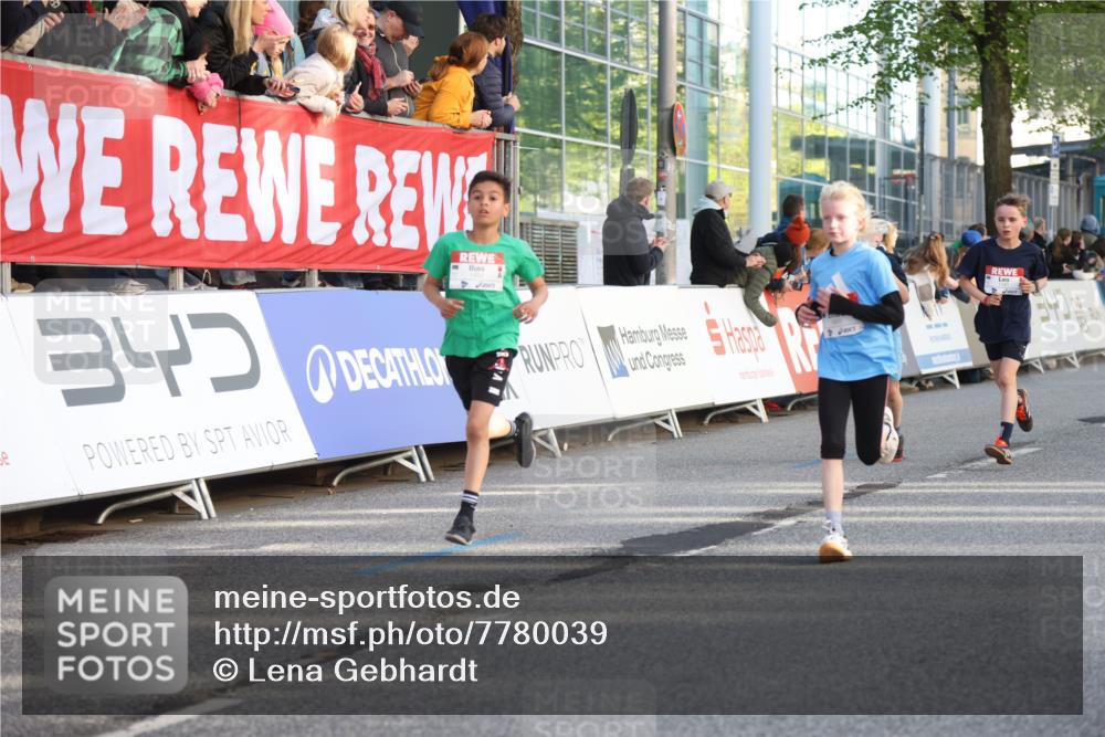 25.04.2025 - Das Zehntel Lena Gebhardt http://msf.ph/oto/7780039 26.04.2025 08:51:19 Ziel 1080, 1087, 1114, 1484, 1488, 1748, 1781, 1787, 1922, 2309, 2321, 2325, 2356, 2392, 2474, 2643, 2667, 2672, 2709, 2711, 2718, 2731, 2734, 2778, 2795, 2827, 2832, 2840, 2914, 2919, 3040, 3097, 3099, 3231, 3415, 3710, 3782, 3808, 3865 meine-sportfotos.de