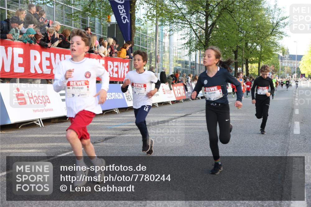 25.04.2025 - Das Zehntel Lena Gebhardt http://msf.ph/oto/7780244 26.04.2025 08:51:22 Ziel 1080, 1087, 1114, 1484, 1488, 1546, 1748, 1757, 1781, 1787, 1922, 1943, 2309, 2325, 2356, 2392, 2474, 2621, 2667, 2672, 2709, 2718, 2734, 2778, 2795, 2827, 2832, 2848, 2914, 2919, 3040, 3097, 3099, 3188, 3231, 3415, 3710, 3782, 3808, 3865, 3877 meine-sportfotos.de